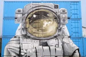 negative-space-astronaut-graffiti-pixabay-1