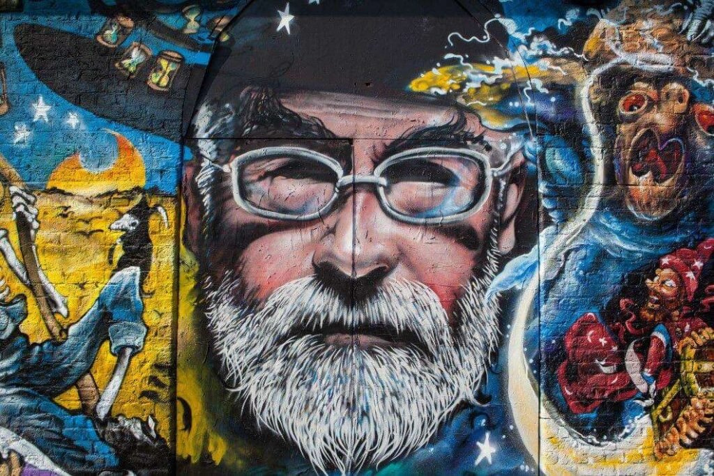 negative-space-terry-pratchett-man-street-art-graffitti-wall-paint-glasses-tom-eversley-thumb-1