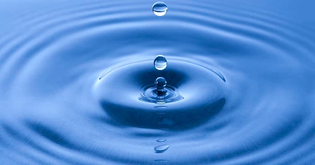 como-invertir-en-agua-el-oro-azul-del-futuro-guia-completa-y-estrategias-clave