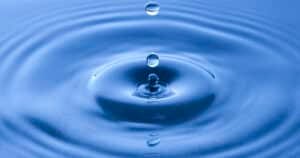 como-invertir-en-agua-el-oro-azul-del-futuro-guia-completa-y-estrategias-clave