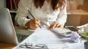 como-negociar-la-eliminacion-de-cargos-por-pagos-tardios